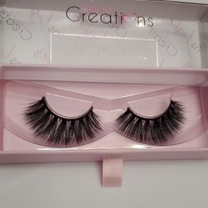 Beauty Creations Voluminous Black Lashes